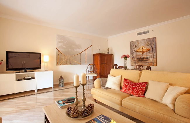 Charming Apartment With Pool - Photo 12