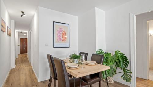 3 dormitorios, 2 baños y balcón - Foto 2