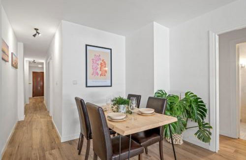 3 dormitorios, 2 baños y balcón - Foto 2