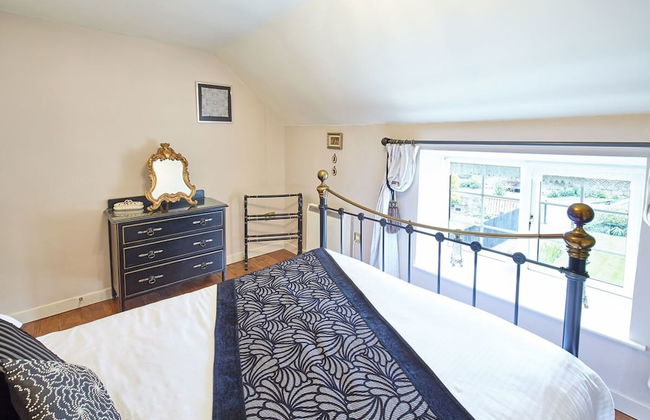 Host Stay Honeysuckle Cottage - Photo 21