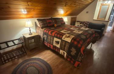 Prime Northern Maine Snowmobiling Retreat with Full Kitchen & Winter Trails Access - Foto 10