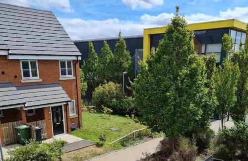 Spacious 3-Bed House - Sleeps 8 Garden & Parking - Foto 23