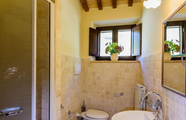 Fabulous Holiday Home With Wifi in Monte San Martino Italy - Photo 11