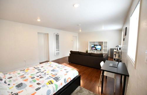 Private Unit / Private Bathroom Near BART & SF - Photo 8