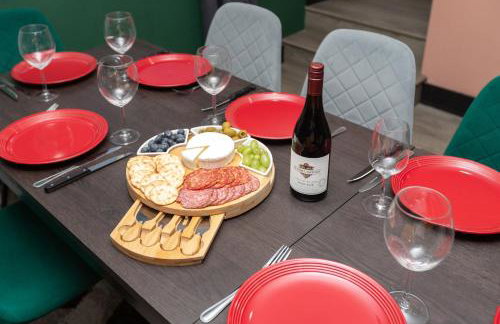 Spacious Luxury Villas in the heart of LA! Free parking and Jacuzzi - Photo 38