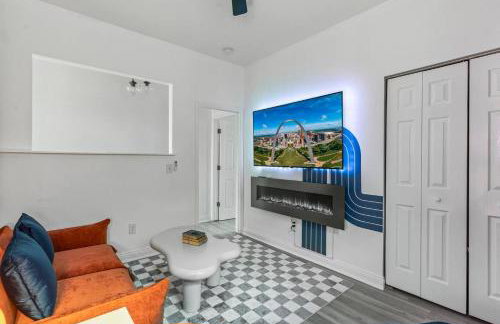 Abstract Haven | Stylish 1BR by Tower Grove - Photo 21