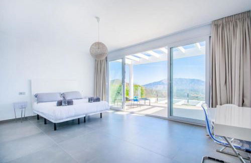 weforyou Exclusive Villa Mairena Private Pool BBQ & Views - Photo 22