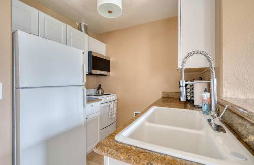 Stay Portland - John's Landing Haven - Studio Near OHSU - Photo 9