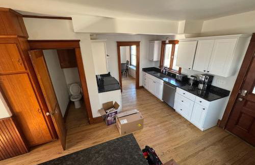 Warm and Cozy 4Bd 2Bath - Foto 8