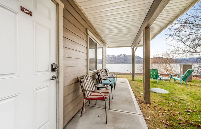 Lakeside Condo w Large Outdoor Space - Photo 9