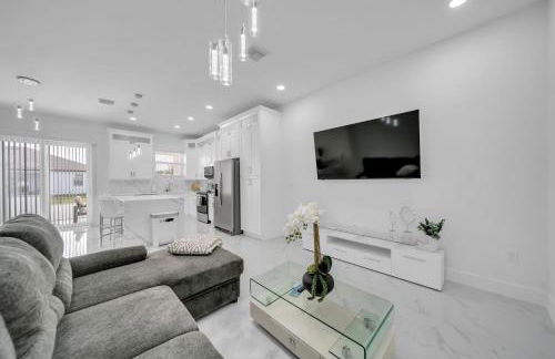 Cozy 3BR Duplex Unit with WiFi and Laundry in Lehigh Acres - Foto 21