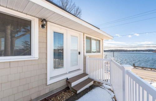 Steps to Beach Lake-View Laconia Getaway! - Foto 25