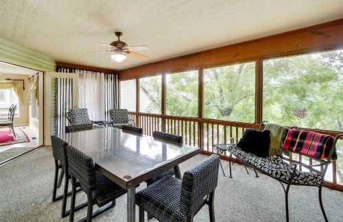 Home in Bella Vista with Deck and Lake Windsor Views! - Foto 32
