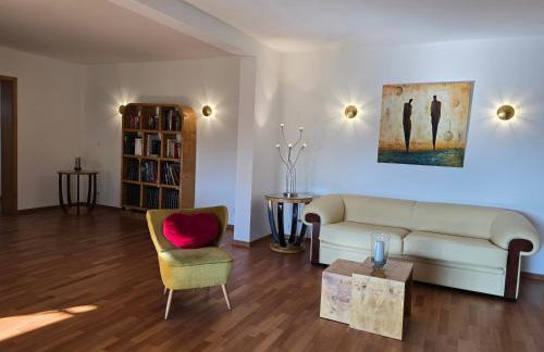 Exklusive Ferienwohnung Bad Salzschlirf - direkt am Waldrand - großer Garten kompett umzäunt - Hunde willkommen - 2 private Stellplätze - Foto 12