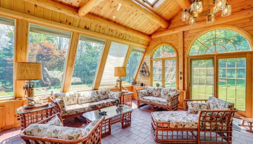 Elegant Hudson Valley Retreat with Hot Tub and Pond - Foto 4