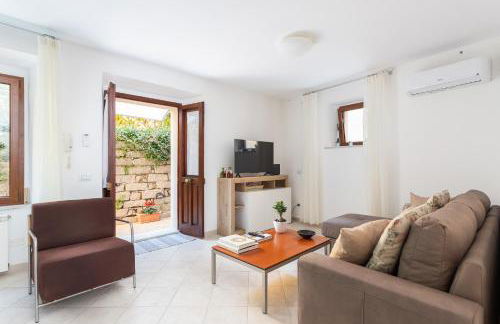 Spacious 3-Bedroom Apartment with Courtyard in Tempio Pausania - Perfect for Families - Foto 12