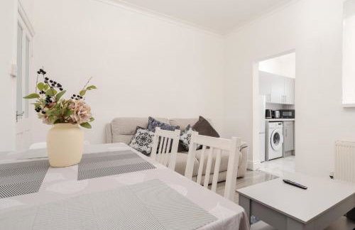 Modern 3-Bedroom Home in-Steps from Crown Point - Foto 31