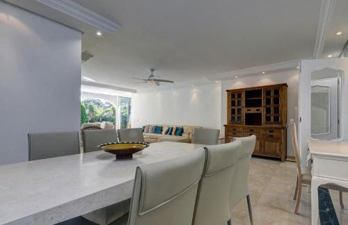 Large Ground Floor Apartment with Private Garden and Beach Access - Photo 27