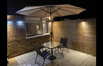 Spacious Chessington home with parking & garden - Photo 23