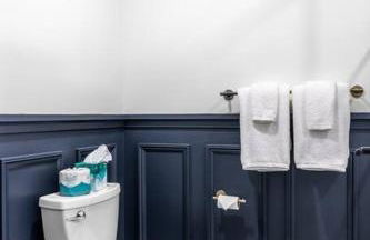 Historic Hotel, Heart of Bangor, Fiber Wi-Fi, Roku TV, Room # 206 - Foto 13