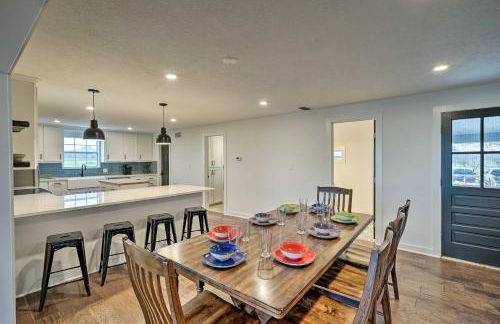 Fire Pit, Pickleball, Pool! Schulenburg Farmhouse - Foto 9