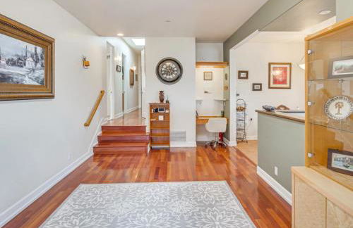 3BR Mountain Retreat with 2 Executive Suites & Scenic Views Sleeps 6 - Photo 5