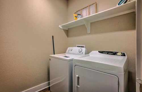 College Station Townhome with Furnished Patio! - Foto 23