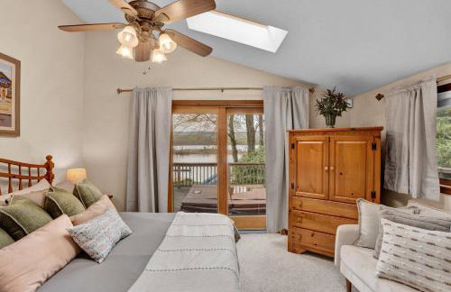 Lakefront Family Home, Kayaks, Hot Tub, Fireplace - Foto 23