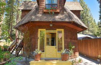 The Gingerbread Cottage - Photo 35