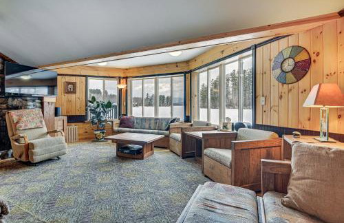 Lakeside Living in Wilton! Family Home with Views - Foto 6