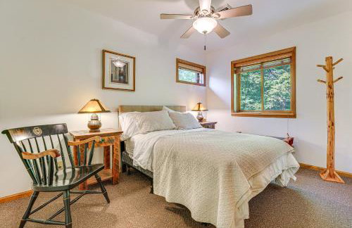 Waterfront Lake George Lodge with Boat Dock and Deck! - Foto 15