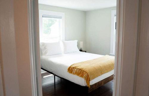 Jefferson & Grounds 3BR Steps from HWS and Hot Tub - Foto 27