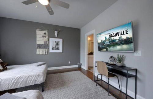 WeHo Nashville Home, Geodis Park, Mini-Golf, Arcade, 10min to Downtown! Sleeps 10! - Foto 23
