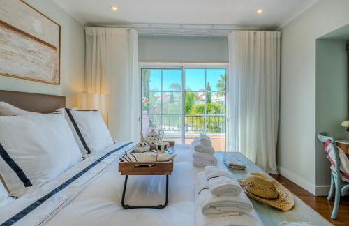 5 star Luxury Palmview apartment with large terrace and communal pool - Foto 22