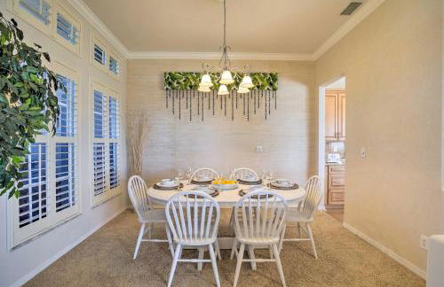 Bright and Sunny Riverview Oasis with Pool and Pond - Foto 12