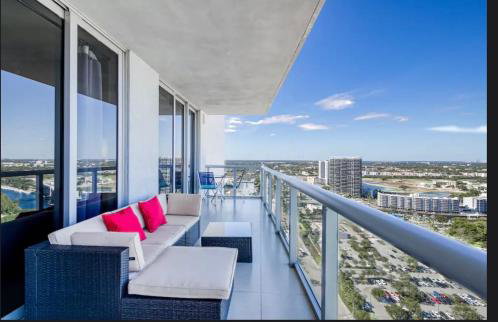 Stunning Penthouse Suite Waterfront 2BD 2BA - Foto 3