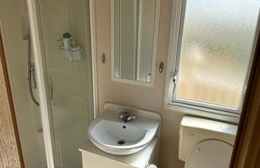 Beautiful , spacious two bedroom caravan home - Foto 8