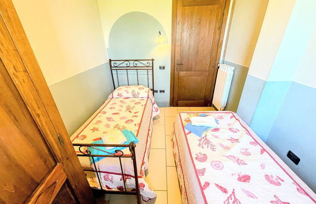 Apt 5 Aircon, Wifi, Infinity Pool, Jacuzzi, Gardens Incredible! Sleeps 4 - Photo 2