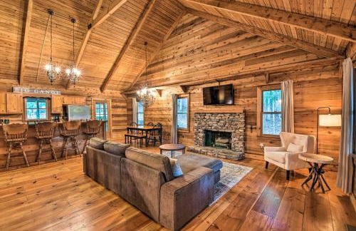 Big Canoe Mountain Resort Cabin with Pool Access! - Foto 1