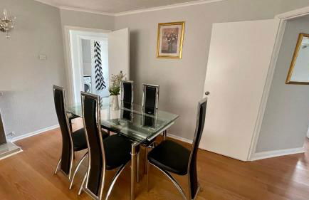 Cheerful 3 Bedroom 2 Bathroom Bungalow by CozyNest - Photo 14