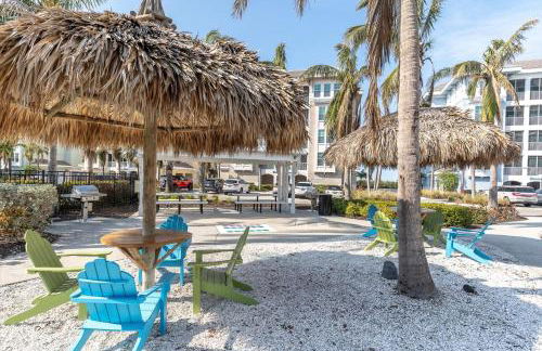 Latitude Adjustment Penthouse by Coastal Chic - Foto 44