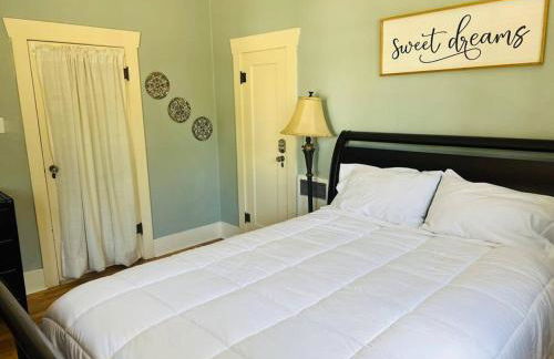 Walk to Dining Breweries and Shops Plus New Hot Tub - Foto 45