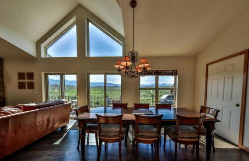 Mountain Bliss 3 BR Retreat With Views and Hot Tub - Foto 9