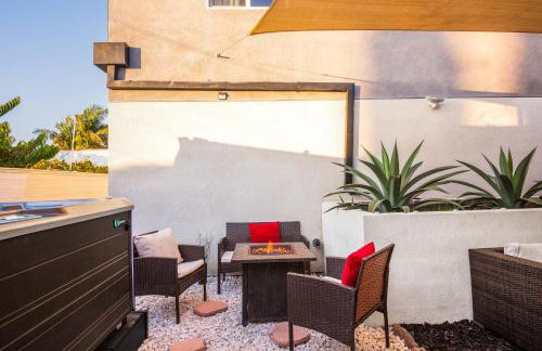 Spacious Luxury Villas in the heart of LA! Free parking and Jacuzzi - Photo 23