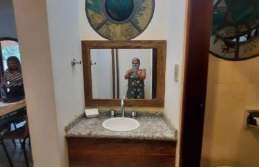 Praia das Cigarras São Sebastião a 50 metros da praia - Wi-Fi - 500 Mega - Foto 24