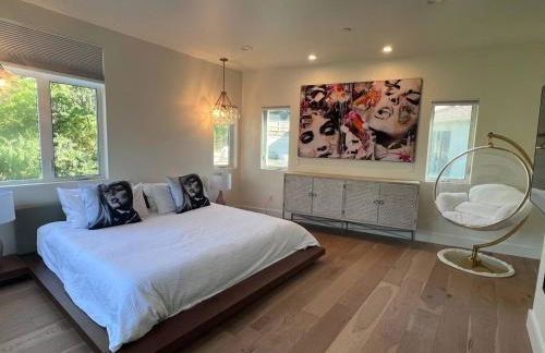 The Arts House - Private and Gated Home in Silver Lake with Pool & Views - Photo 13