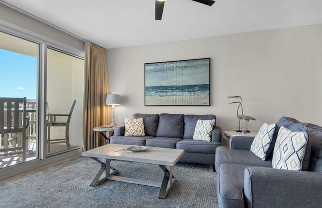 Spacious 2BR Condo w/ Partial Gulf Views, Pool, Across the Street From Beach! - Foto 18