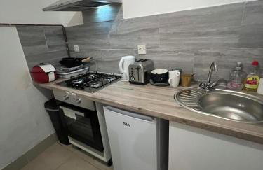 Self Contained Studio - Belinda Road - Foto 5