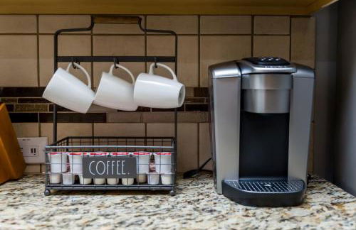 Open Plan Arcade Home with Natural Hardwoods Sleeps 10 - Foto 20