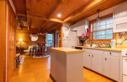 Cozy Cabin Smoky Mountains - Hot tub, pool, & golf - Foto 29